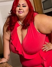 Jaymez Ryder is one of the baddest BBWs in the porn world today. No one could ever get tired of her pretty face, her huge breasts and that voluptuous